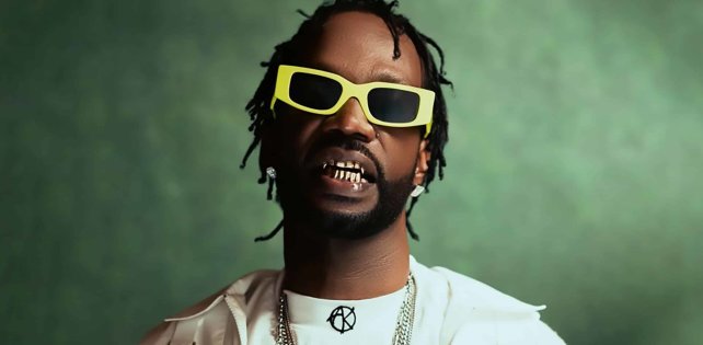 Juicy J ловит джазовые ритмы в пустыне и лаунже концертного зала в видео «To You».