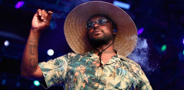 В ритмах синевы в новом сюрреалистическом видео ScHoolboy Q «THank god 4 me».