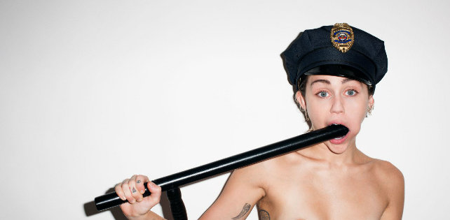 Полностью голая Майли Сайрус (Miley Cyrus)