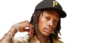 Безмятежный неоновый мир в духе GTA в видео на новый сингл Wiz Khalifa и Don Toliver «Hide It».