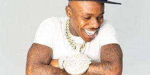 DaBaby снова предстает в образе Профессора Кирка и качается бургером в новом видео «Phat».